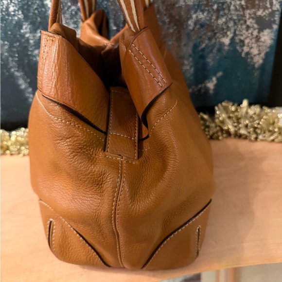 Michael Kors Griffin Hobo: Authentic Pebbled Leather Shoulder Bag - Picture 5 of 12